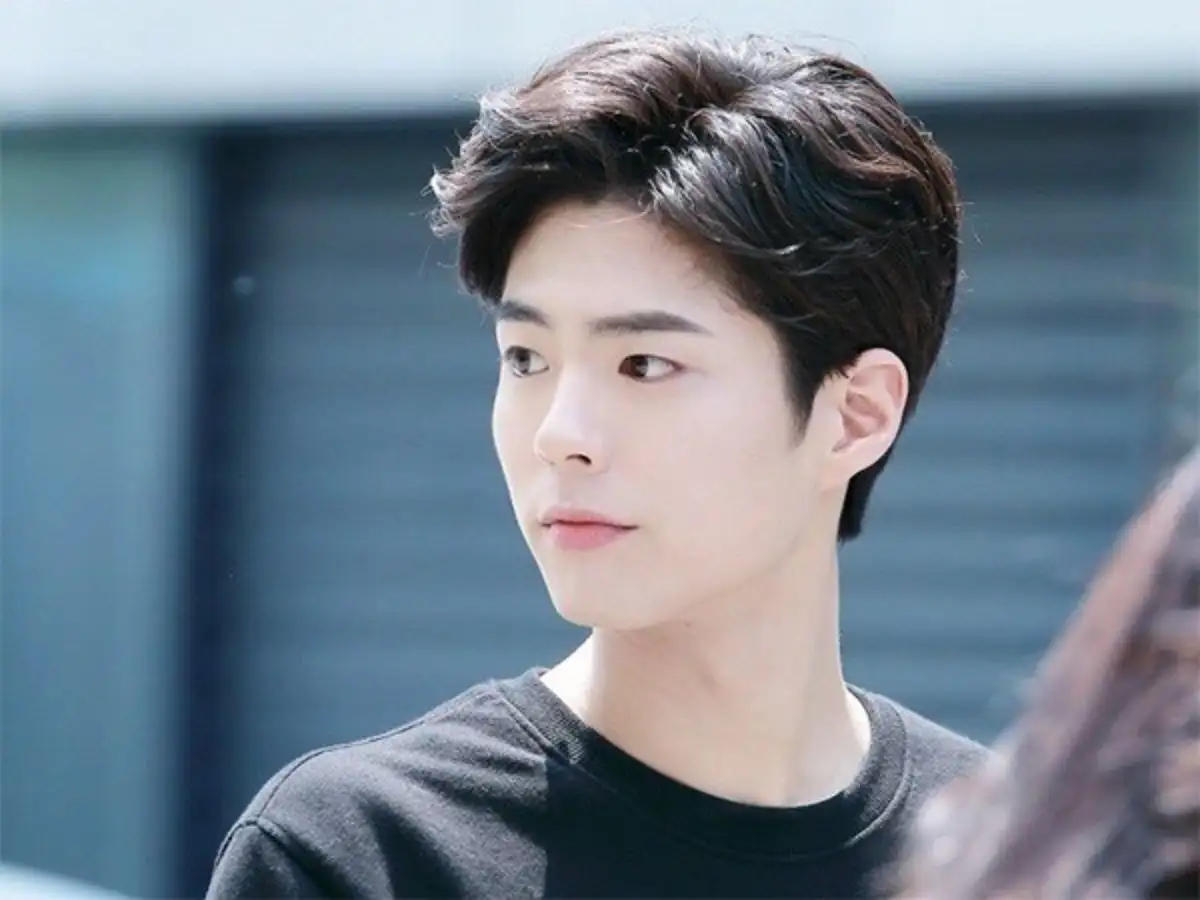 Side part hiện đại mang đến phong thái trẻ trung, năng động mà vẫn giữ được nét thanh lịch