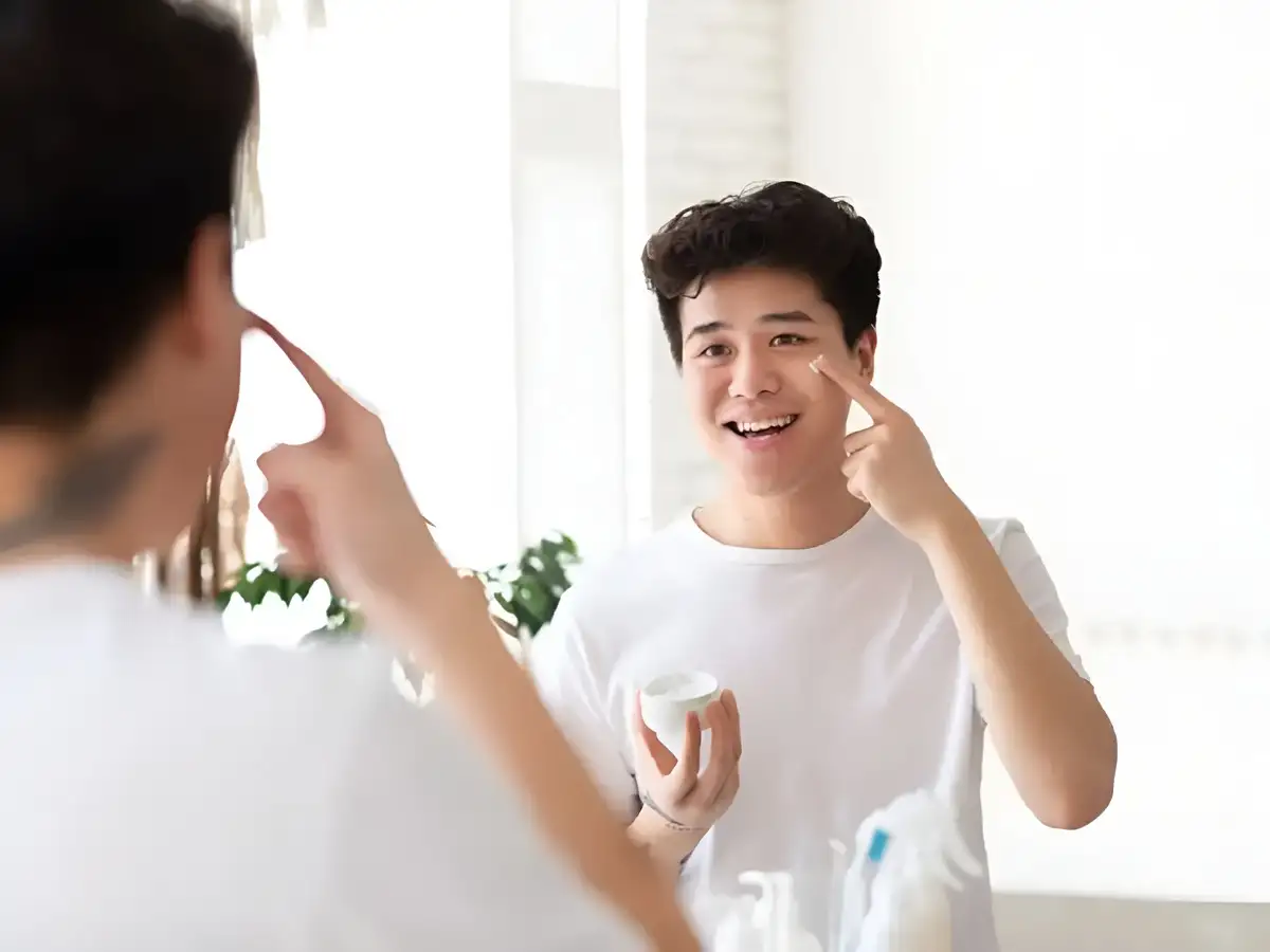Quy trình chăm sóc da cơ bản cho nam giới buổi sáng