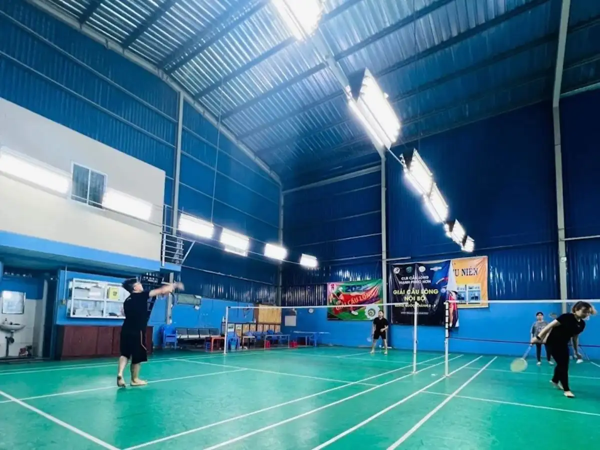 Sân Thanh Duy có thảm PVC, ánh sáng tốt