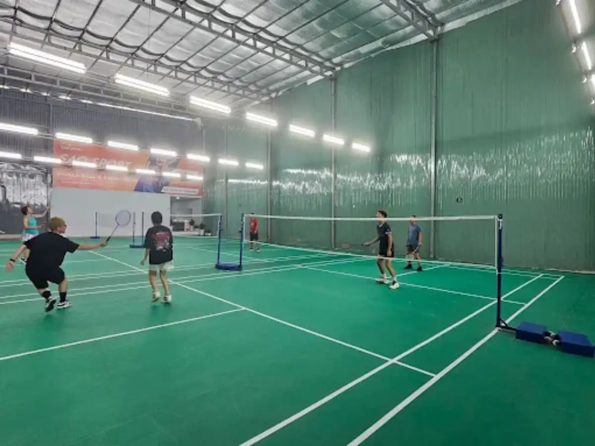 Sân cầu lông trường THPT Phú Nhuận