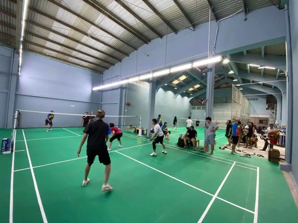 Sân cầu lông Passion Sports gồm 5 sân tiêu chuẩn, được trải thảm chống trơn