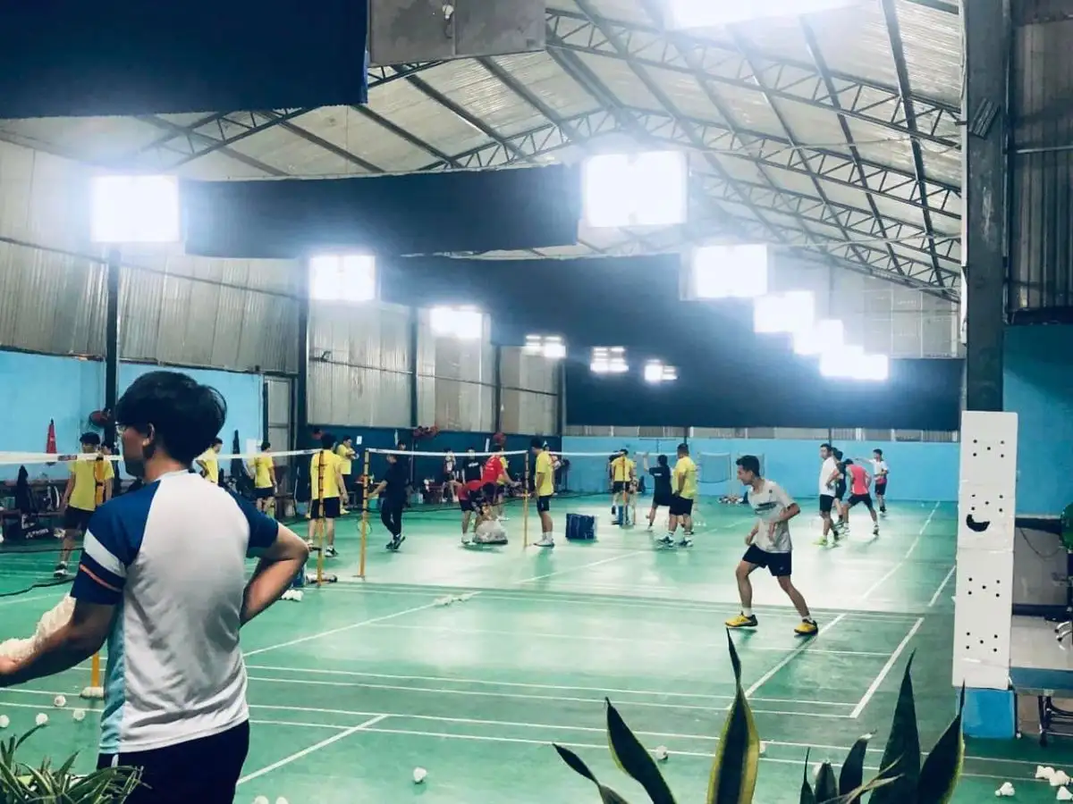 Sân cầu lông Thanh Yến nằm trên tuyến đường dễ tiếp cận, thuận lợi cho di chuyển