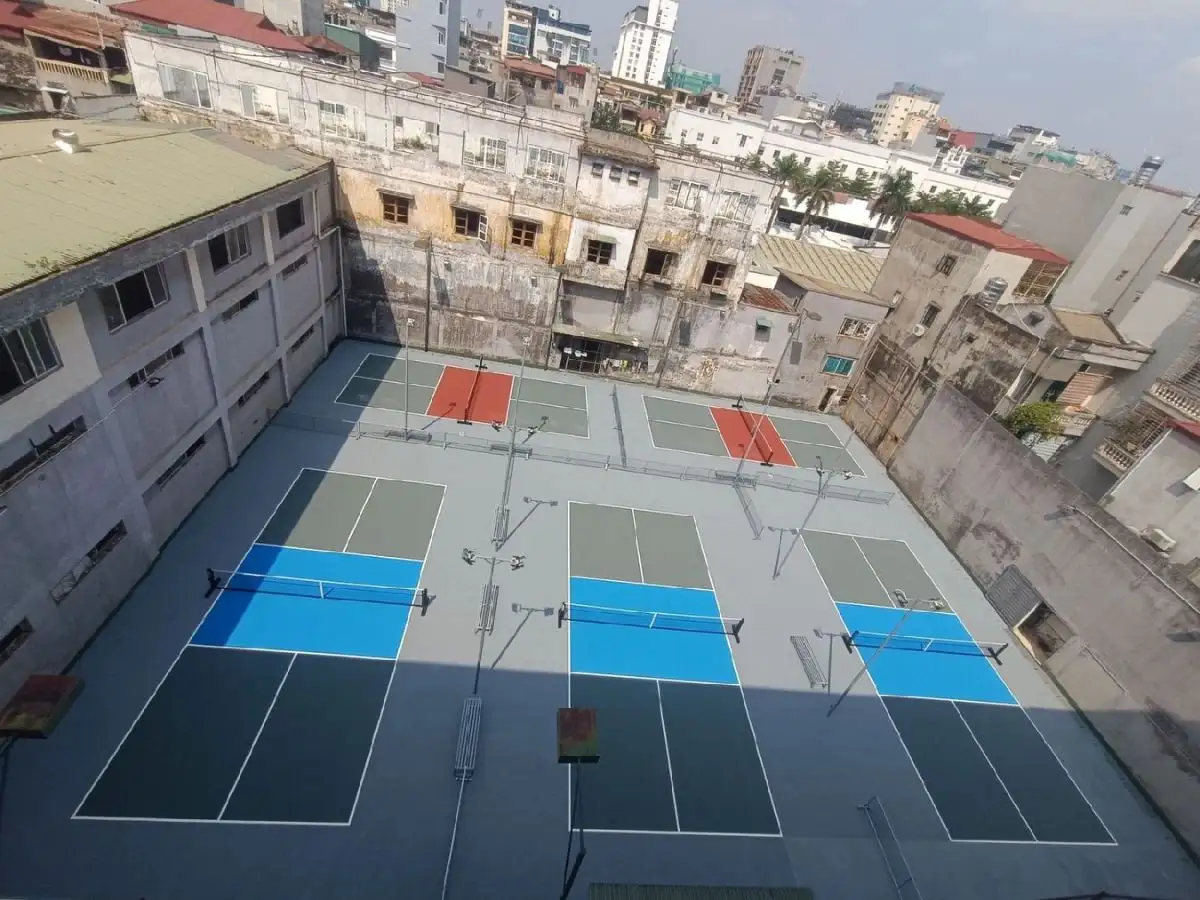 Sân Pickleball Thịnh Hào nằm tại khu vực sầm uất, dễ di chuyển