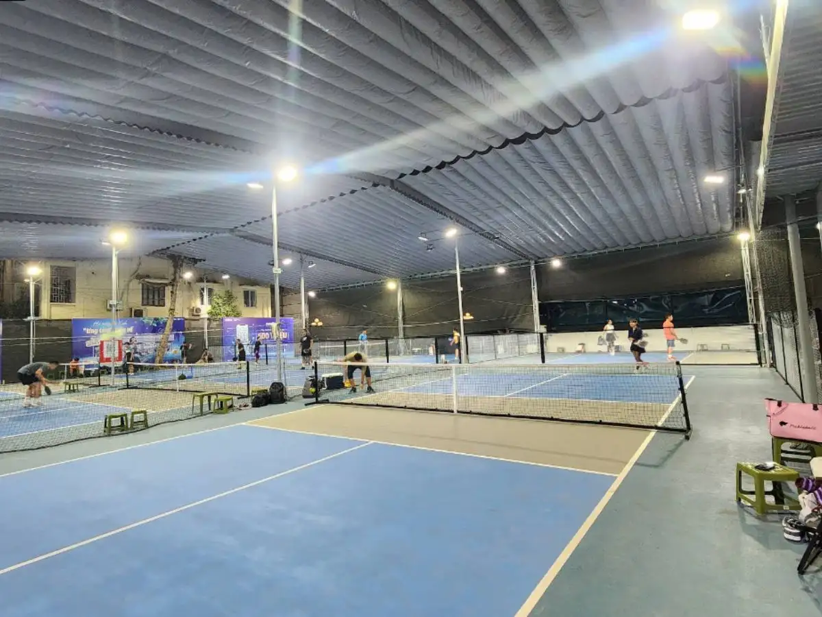 Sân Pickleball CLB Nextball 9699 nằm ngay trên đường Trường Chinh