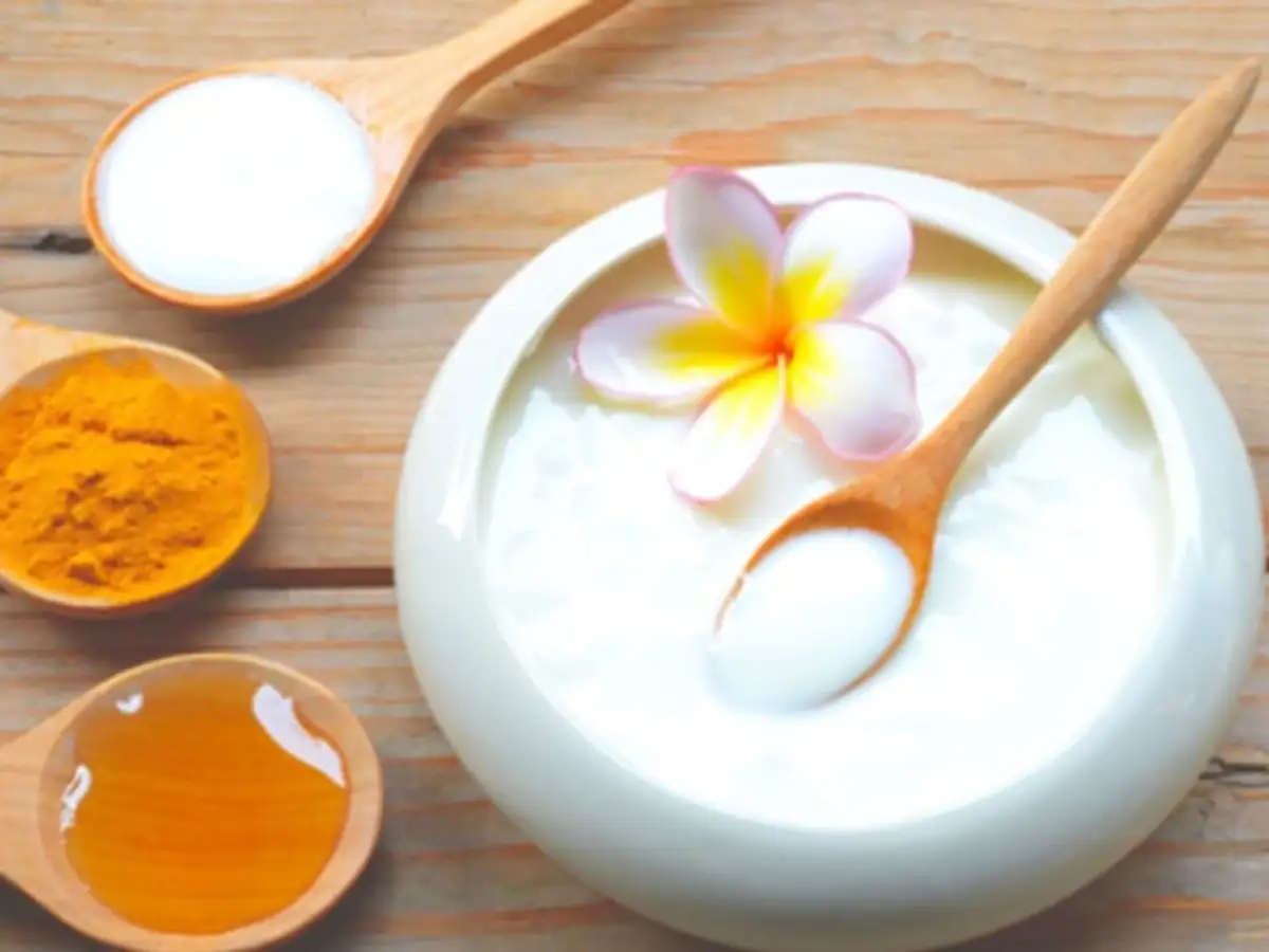 Nghệ và Sữa tươi/Sữa chua không đường: Giảm thâm nhờ hoạt chất curcumin