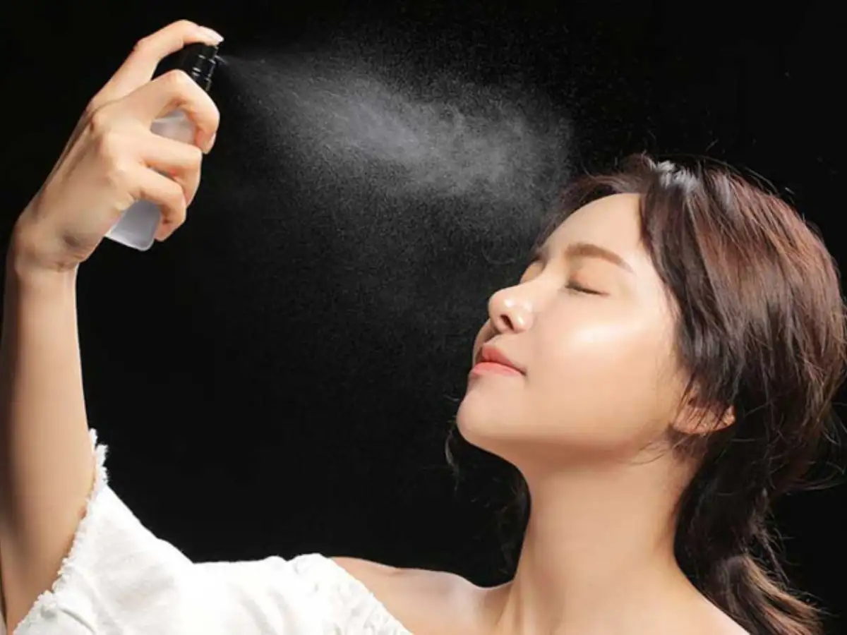 Xịt khoáng trước khi trang điểm mang đến nhiều lợi ích bất ngờ cho da 