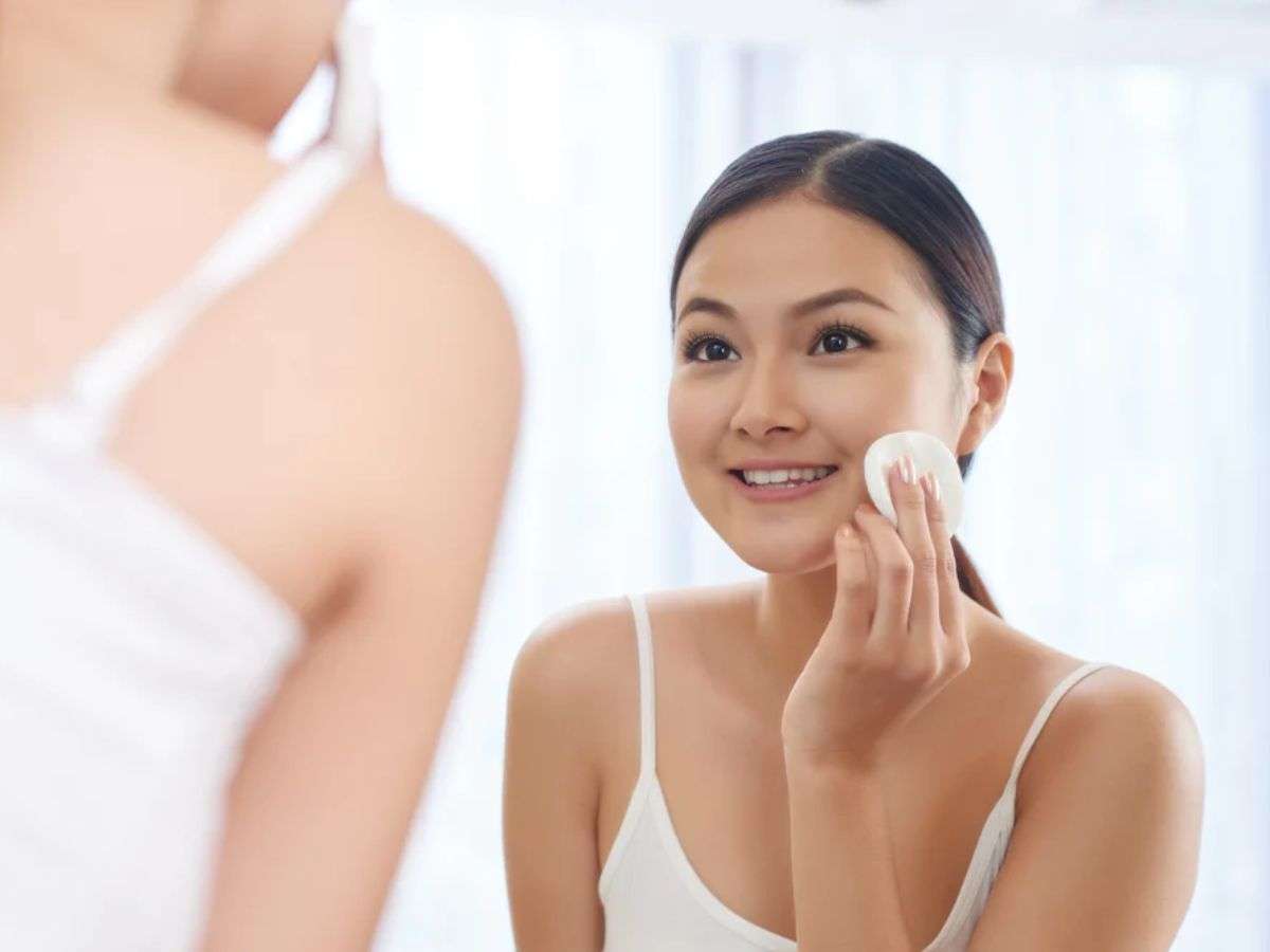 Bông giúp trải đều toner và thực hiện thao tác lau hiệu quả hơn