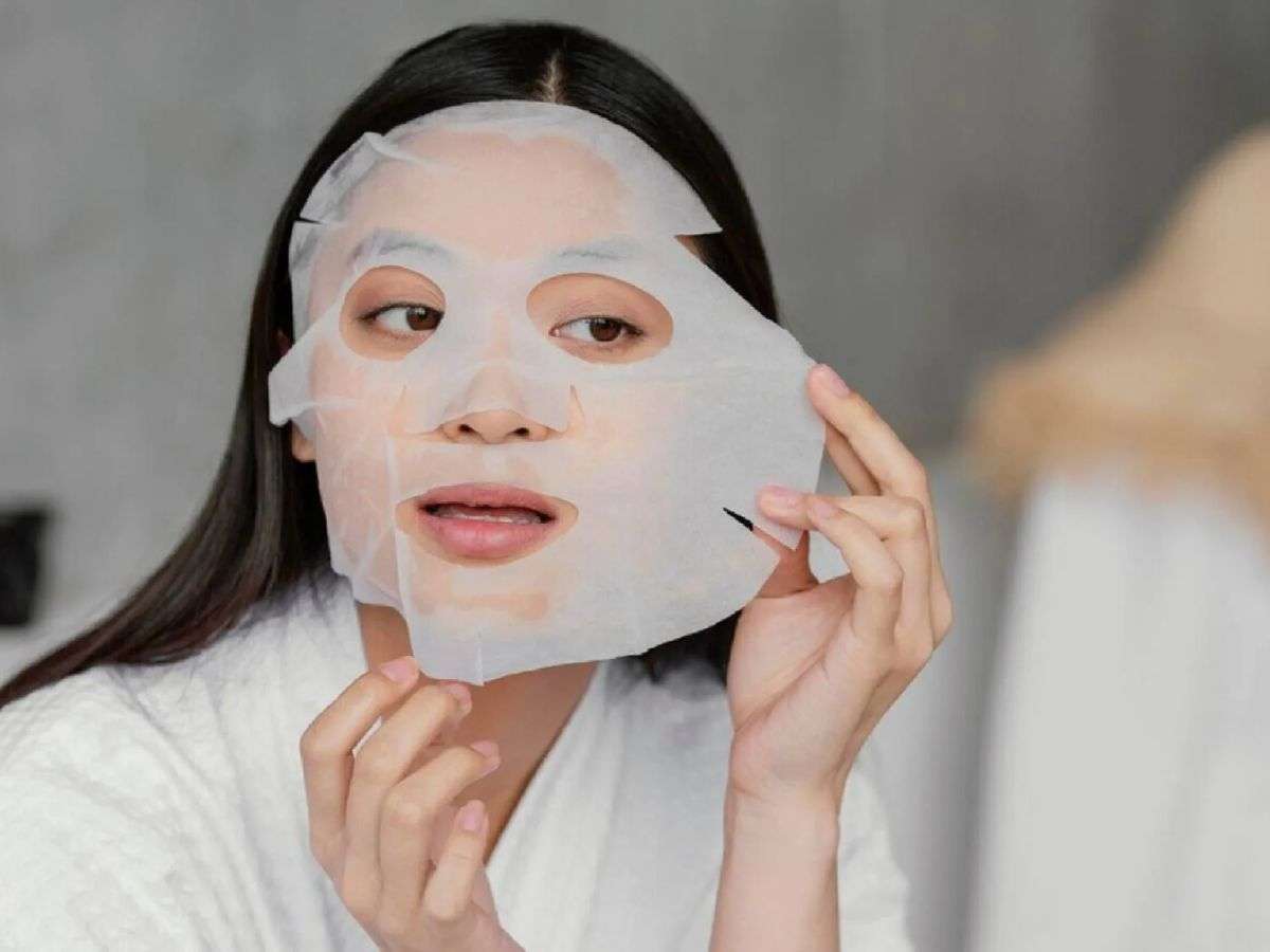 Bạn có thể tận dụng xịt khoáng và toner để tạo ra một loại mặt nạ cấp ẩm hiệu quả