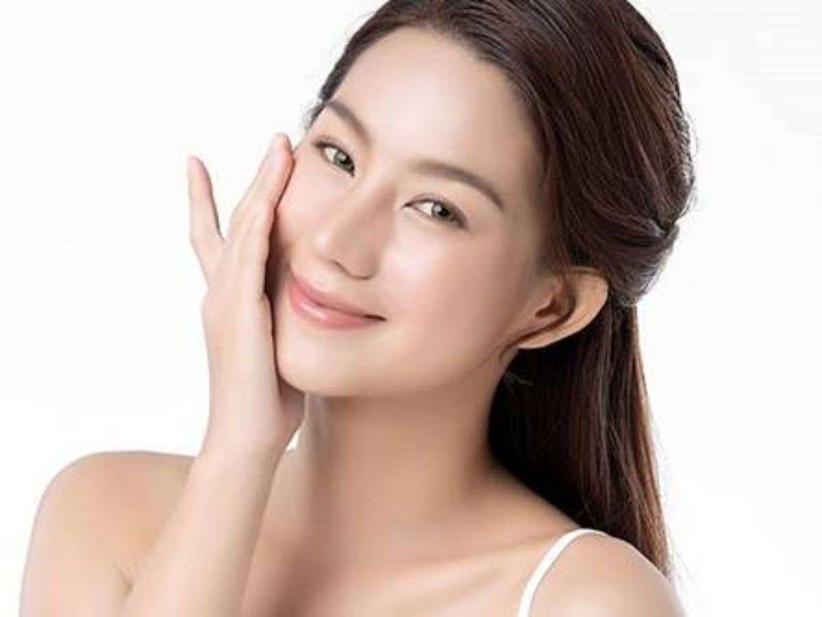  Hãy thử nghiệm để xem da bạn cần xịt khoáng trước hay sau toner 