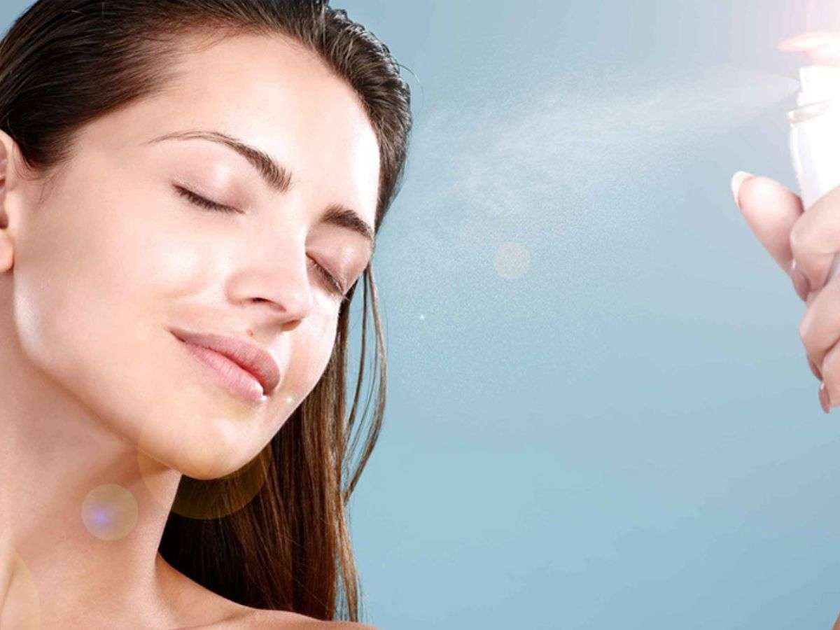 Một lớp xịt khoáng có thể giúp làm dịu và làm sạch tạm thời