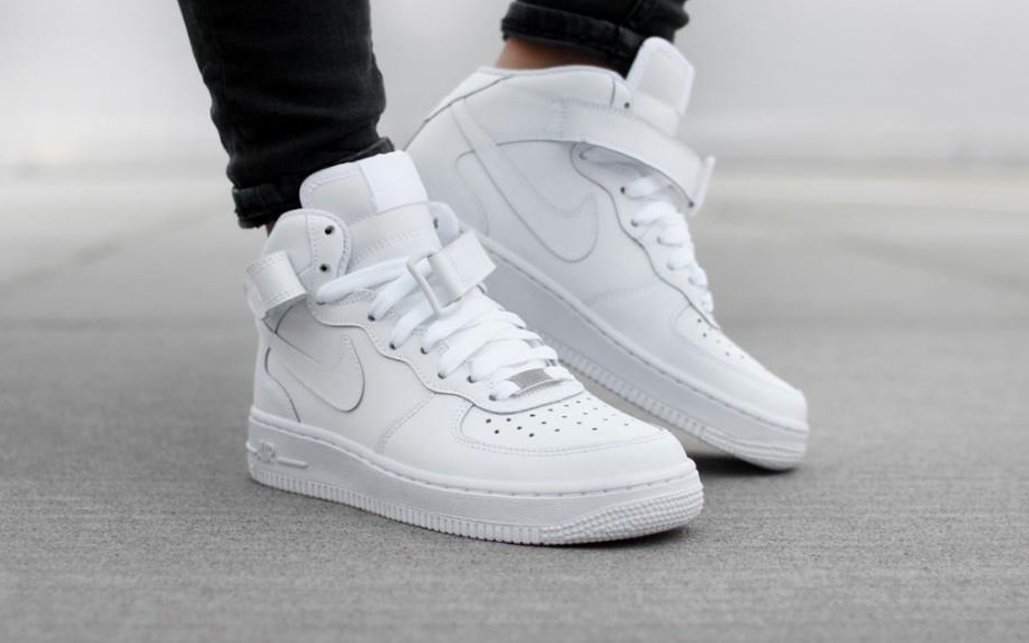 Phối giày Nike trắng