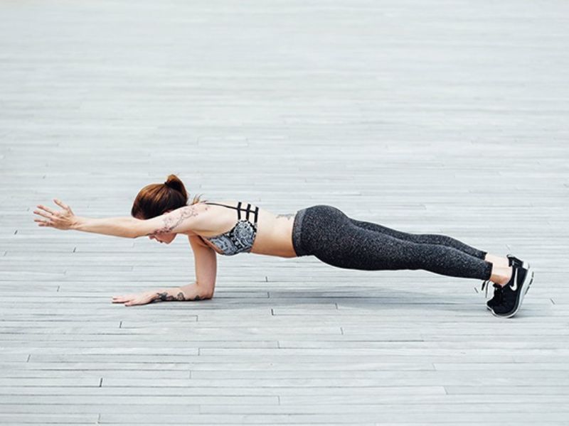 Bài tập Plank thấp 1 tay