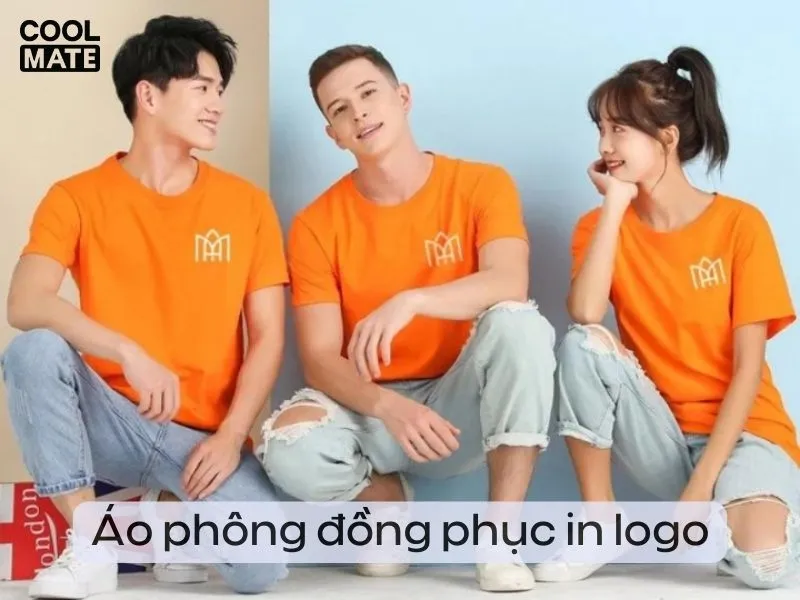 Áo thun đồng phục màu cam trơn, in logo trẻ trung, năng động