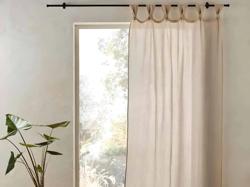 Vải linen thường được dùng làm chăn ga, rèm cửa,...