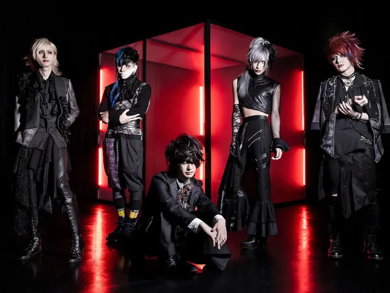 visual-kei-phong-cach-tung-lam-mua-lam-gio-cua-nhom-nhac-nhat-3830