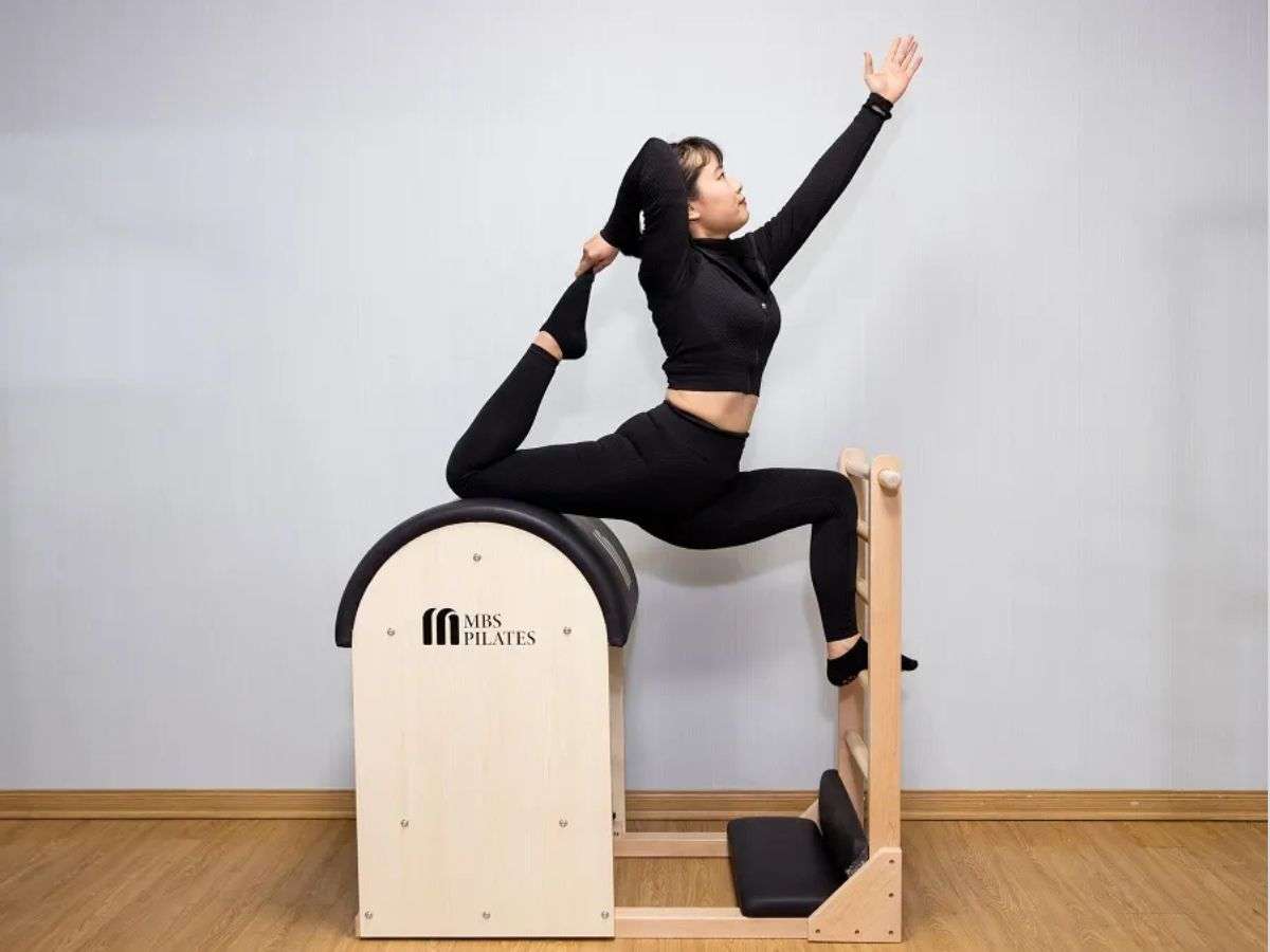 Ladder Barrel giúp cải thiện sự linh hoạt của cột sống, mở rộng lồng ngực