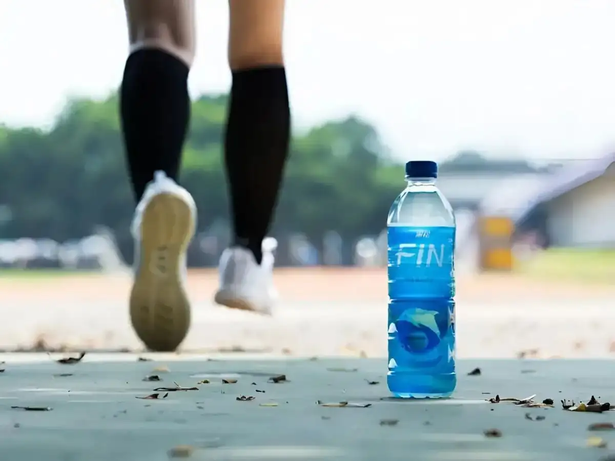 Cách uống nước khi chạy bộ để cơ thể khỏe, không bị mất sức