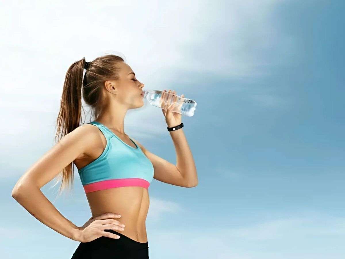 Nạp thêm nước hoặc nước điện giải để việc chạy suôn sẻ hơn