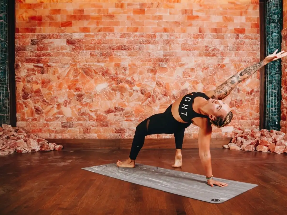Lưu Ý Khi Tập Yoga Đá Muối