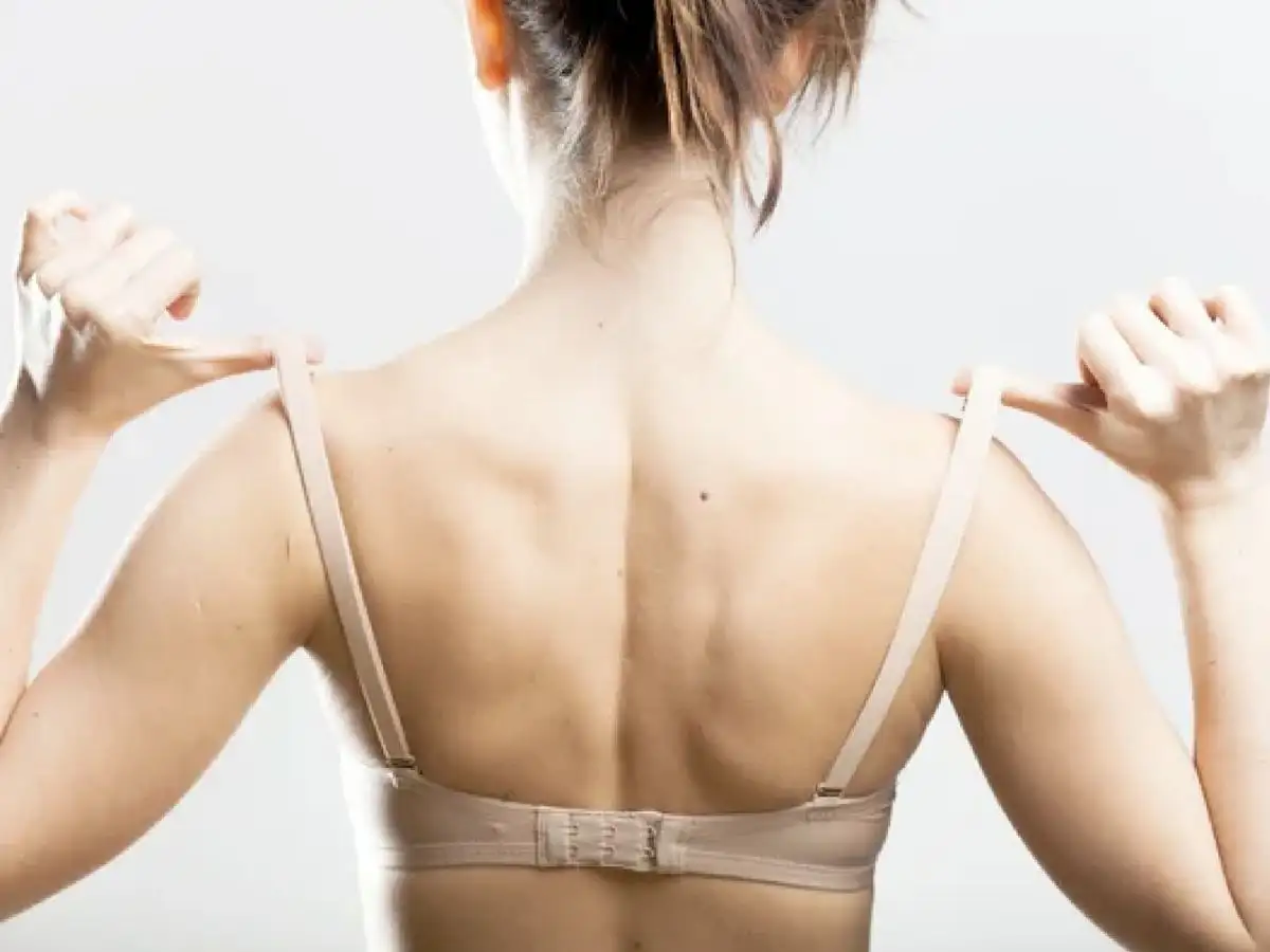 Điều chỉnh dây vai để sửa áo ngực bị rộng