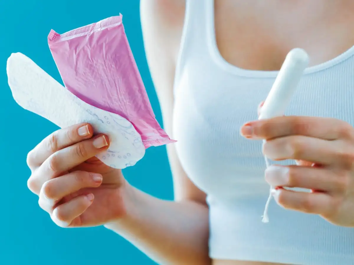 Băng vệ sinh là cách sửa áo ngực bị rộng hiệu quả