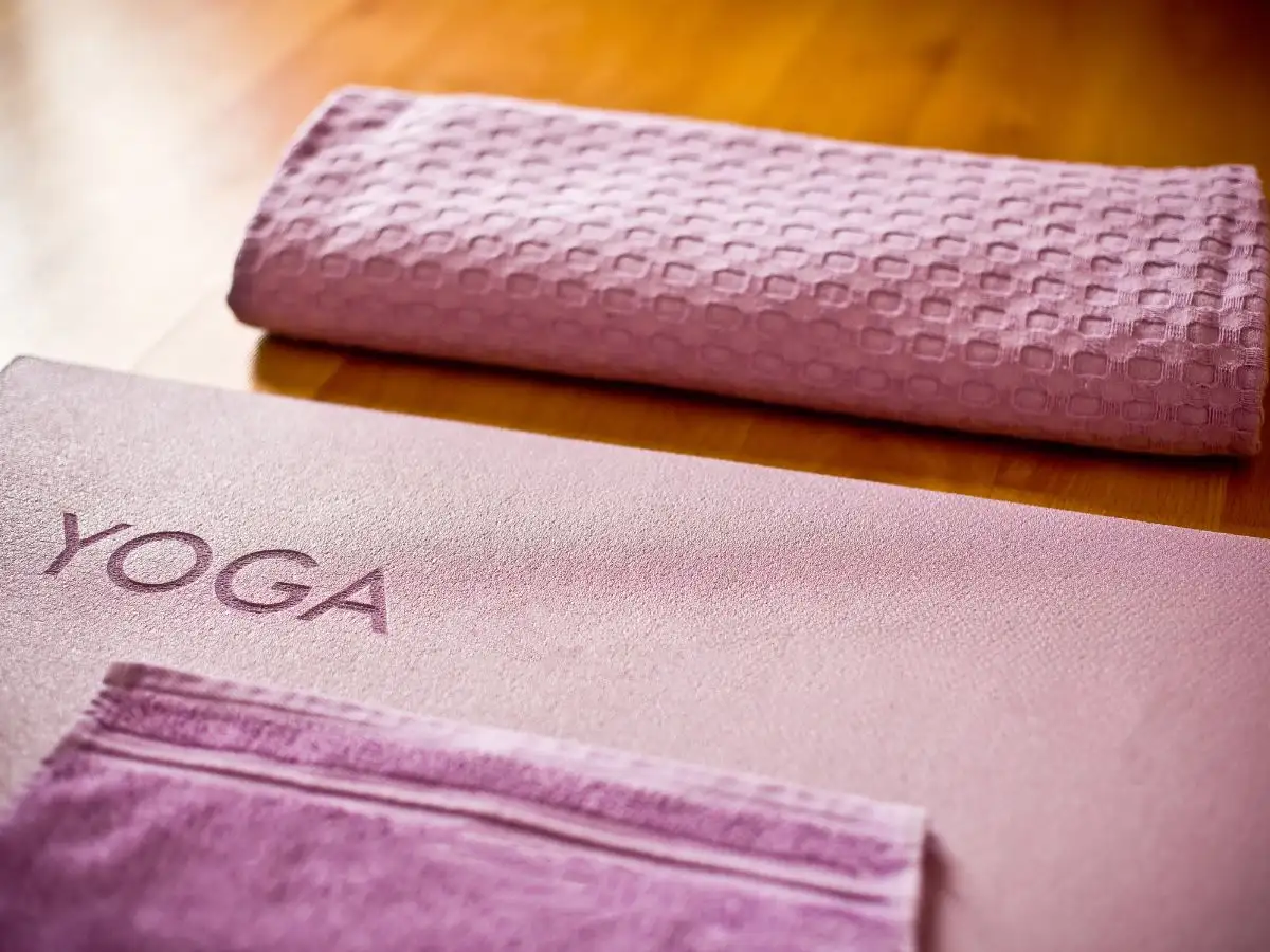 Khăn trải thảm Yoga phủ hạt silicon