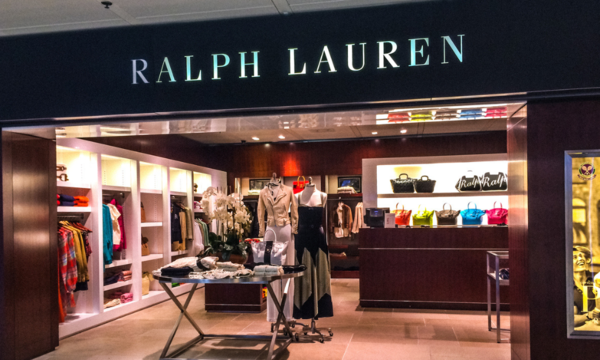Giờ đây, áo polo Ralph Lauren có mặt tại nhiều quốc gia trên thế giới (Nguồn: iStock)