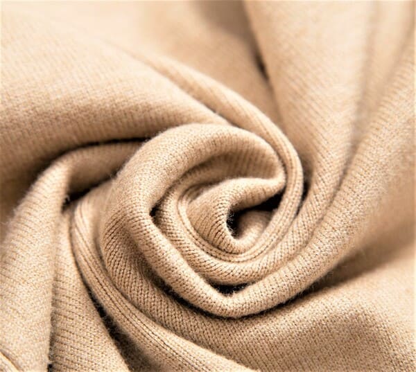 Vải len dệt kim là một trong những chất liệu được ưa chuộng nhất ở trang phục của Burberry (Nguồn: Bentoni)