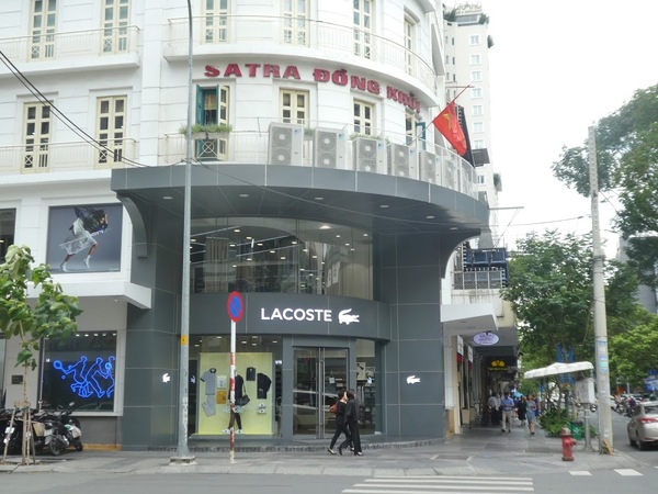 Lacoste Đồng khởi với mặt tiền rộng 340 mét vuông