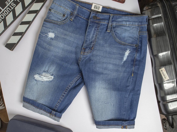 Một quy tắc khi mua quần short jean nam là xác định đúng đắn khi nào nên mặc