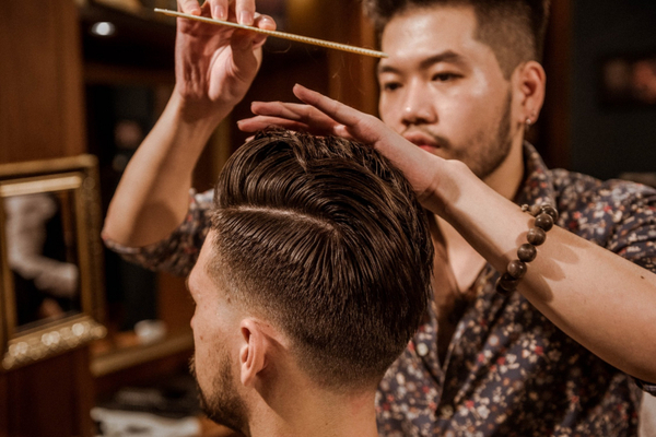 Tiệm cắt tóc là nơi quý ông tân trang diện mạo