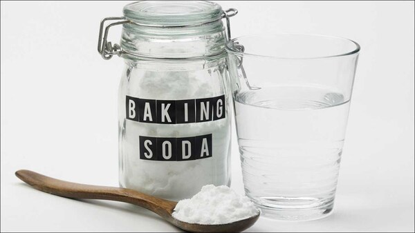 Cách khắc phục quần tây bị bạc màu bằng banking soda