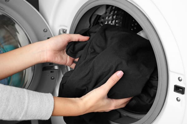 Hạn chế sử dụng máy giặt khi làm sạch quần baggy nam 