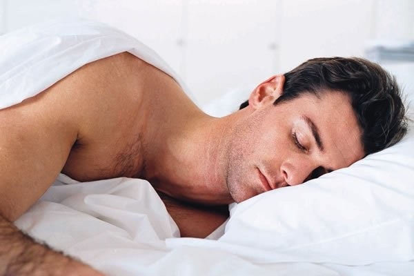 nam giới có nên mặc quần lót khi ngủ