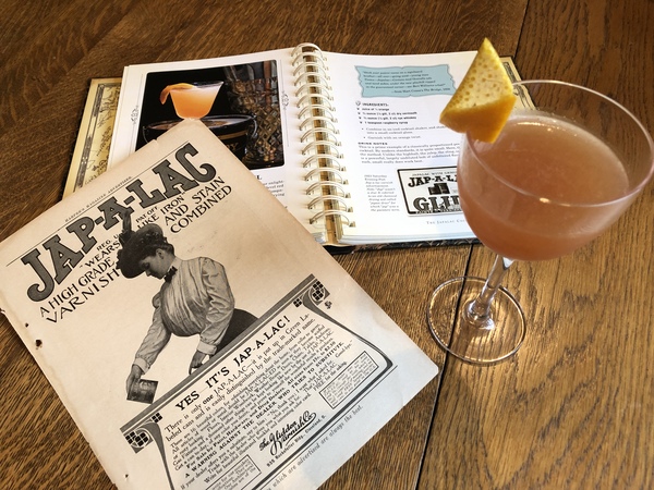 Vintage Spirits and Forgotten Cocktails rất đáng nằm trên tủ sách của những người yêu Whisky