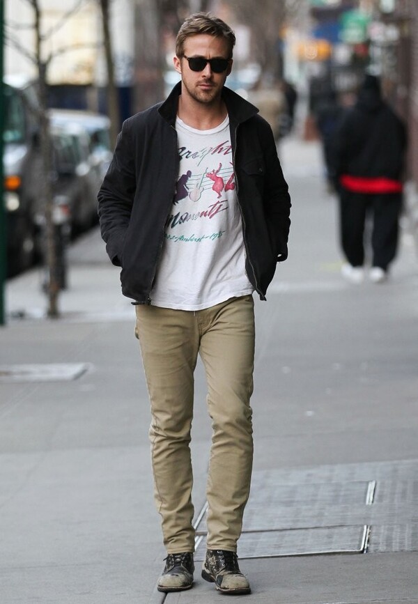 Kết hợp áo khoác trong trang phục thời trang nam trung niên của diễn viên Ryan Gosling