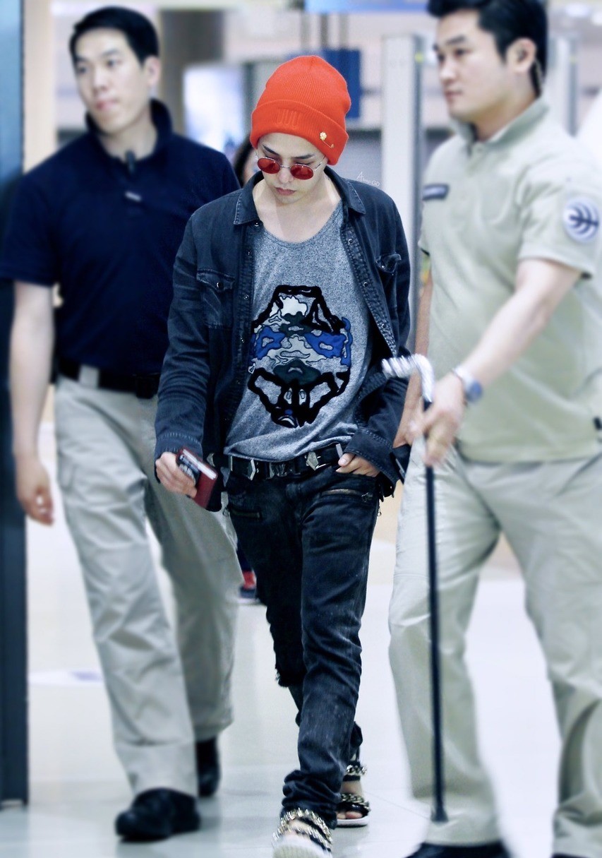 Gu thời trang sân bay của G-Dragon luôn khiến fan phát cuồng (Nguồn: IWMBuzz) 