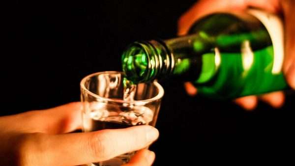 tips uống rượu Soju đúng cách Hàn Quốc