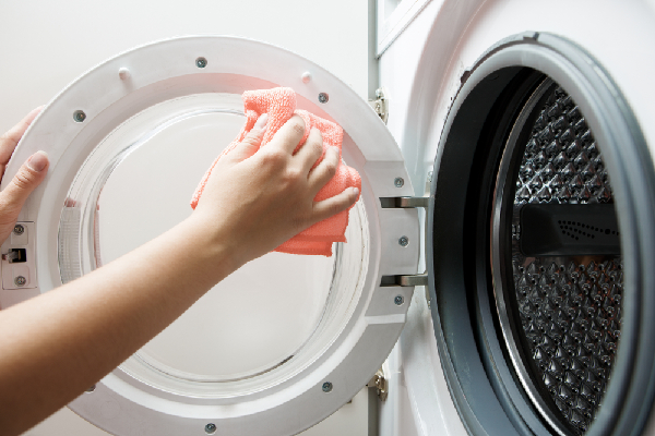 Vệ sinh máy giặt lồng ngang - trợ thủ của mọi gia đình hiện đại