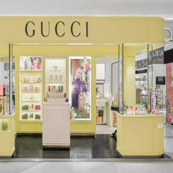 Mua nước hoa trực tiếp tại cửa hàng Gucci