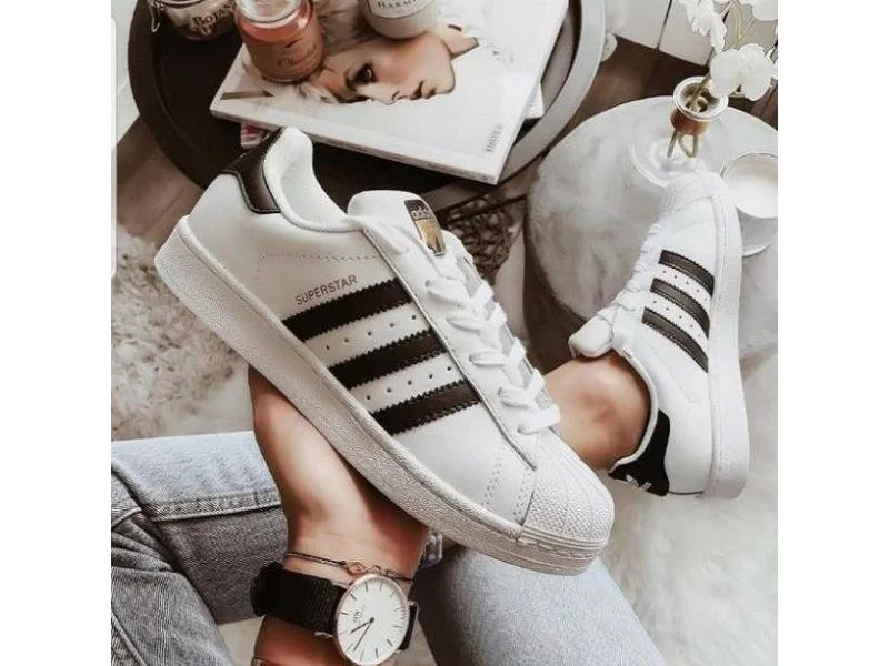 Giày trắng thể thao Adidas Superstar