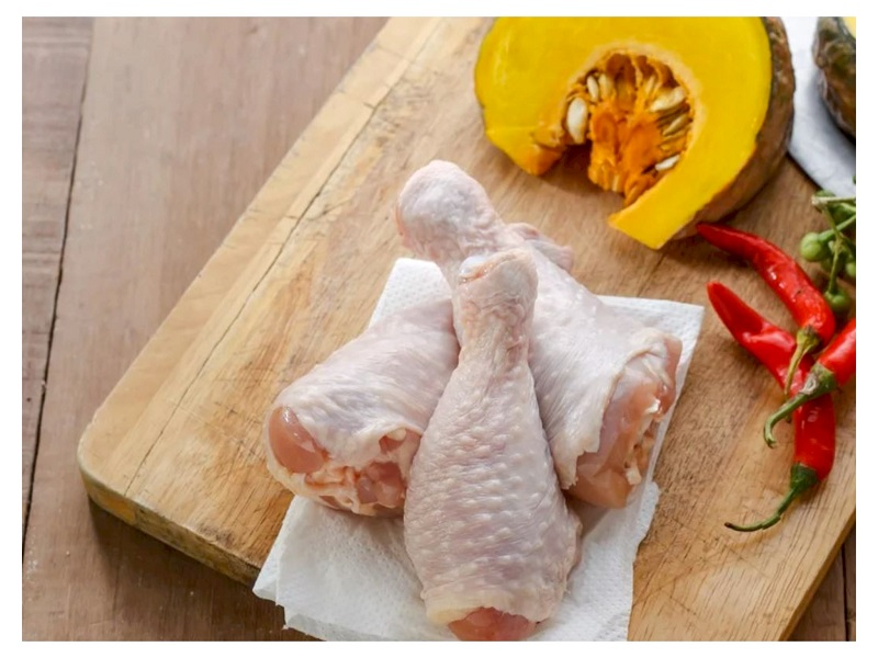 Thịt gà được biết đến là một nguồn cung cấp nhiều loại axit amin cần thiết, trong đó có cả Cystine