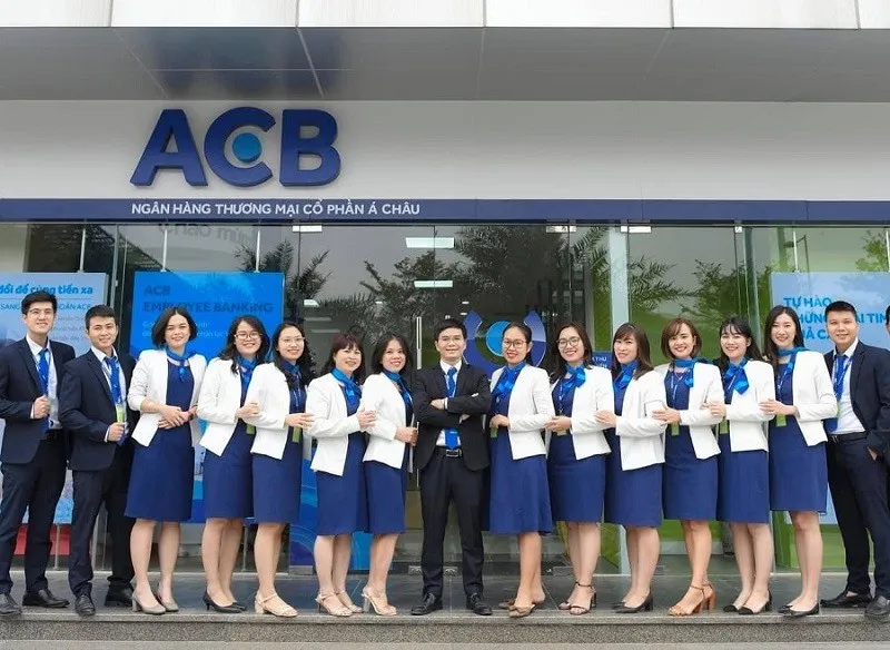 Đồng phục áo vest ACB tôn lên vẻ thanh lịch và lịch lãm của cán bộ nhân viên