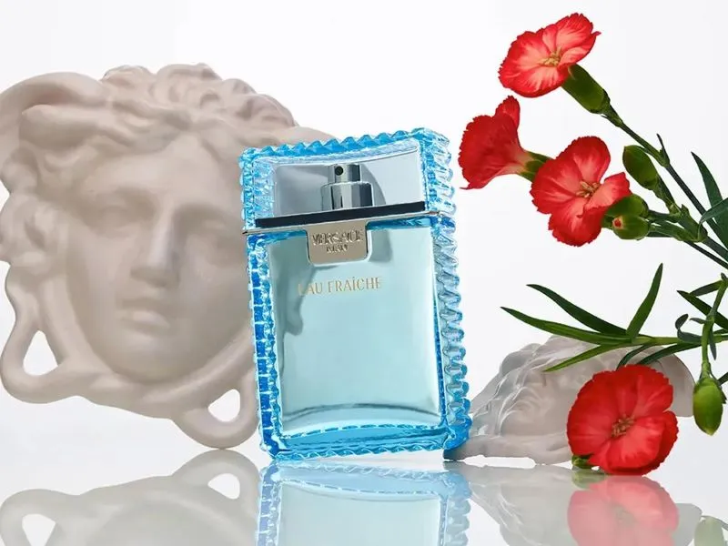 Versace Man Eau Fraiche tôn vinh thế giới nội tâm của các đấng mày râu