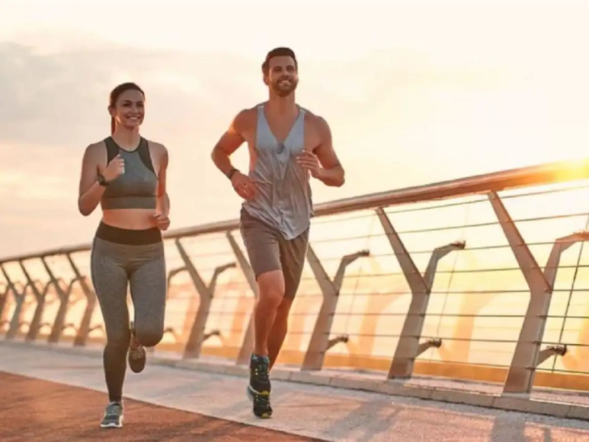 Chuyển động tay giúp cân bằng cơ thể và hỗ trợ lực chạy