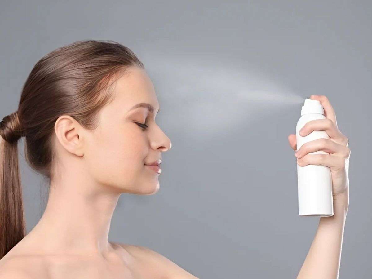 Xịt khoáng cố định giúp bạn tự tin cả ngày