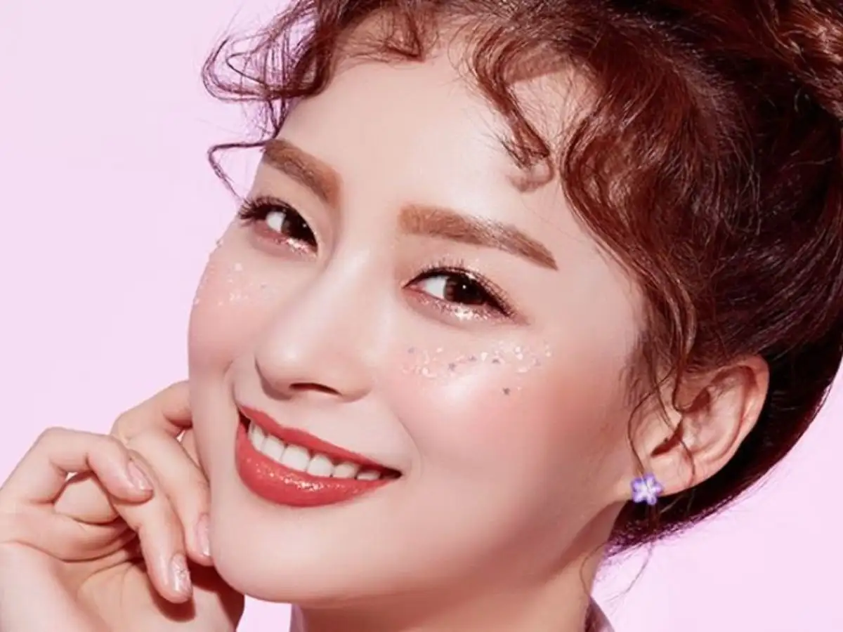 Makeup Mắt Khói Nhũ Kim Tuyến Nổi Bật Đêm Noel