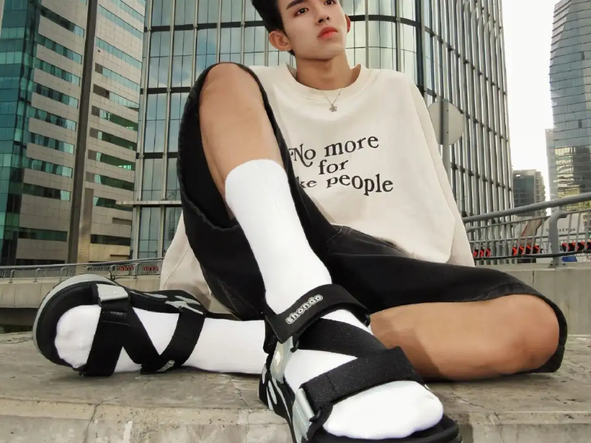 Sandal Gladiator là lựa chọn dành cho những chàng trai yêu thích sự nổi bật