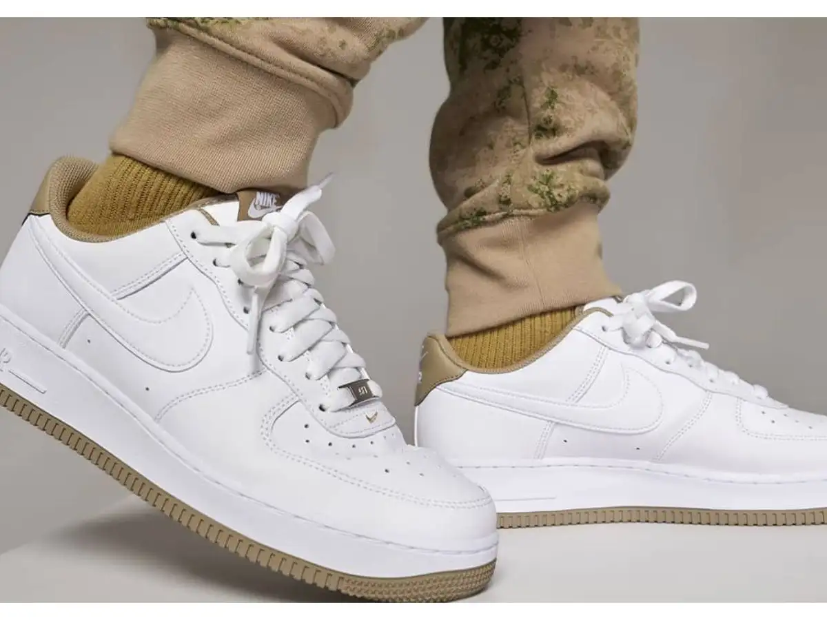 Tại sao giày Nike trắng lại được giới trẻ yêu thích?