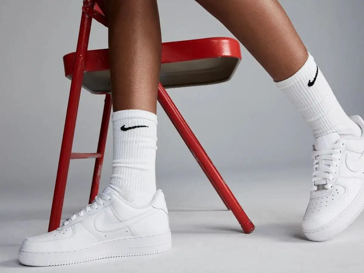 Giải đáp thắc mắc thường gặp về cách phối đồ với giày Nike trắng